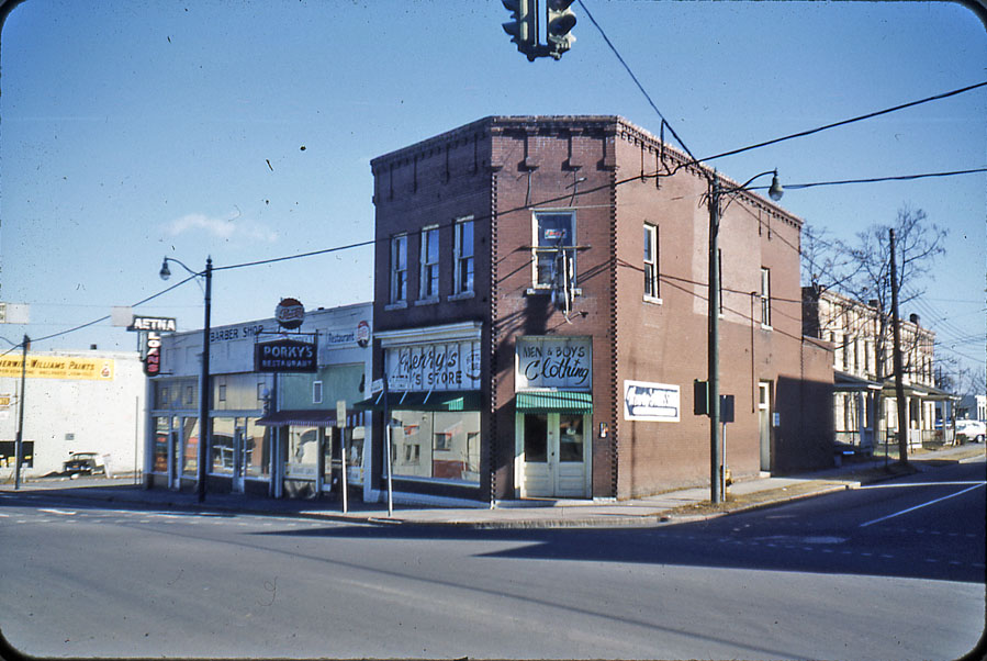 CITY HALL (1977) 101 CITY HALL PLACE / HOLLOWAY ST. Open Durham