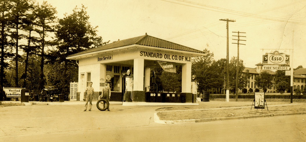 OLD 8x6 HISTORIC PHOTO RALEIGH NORTH CAROLINA THE ESSO GAS STATION c1940 