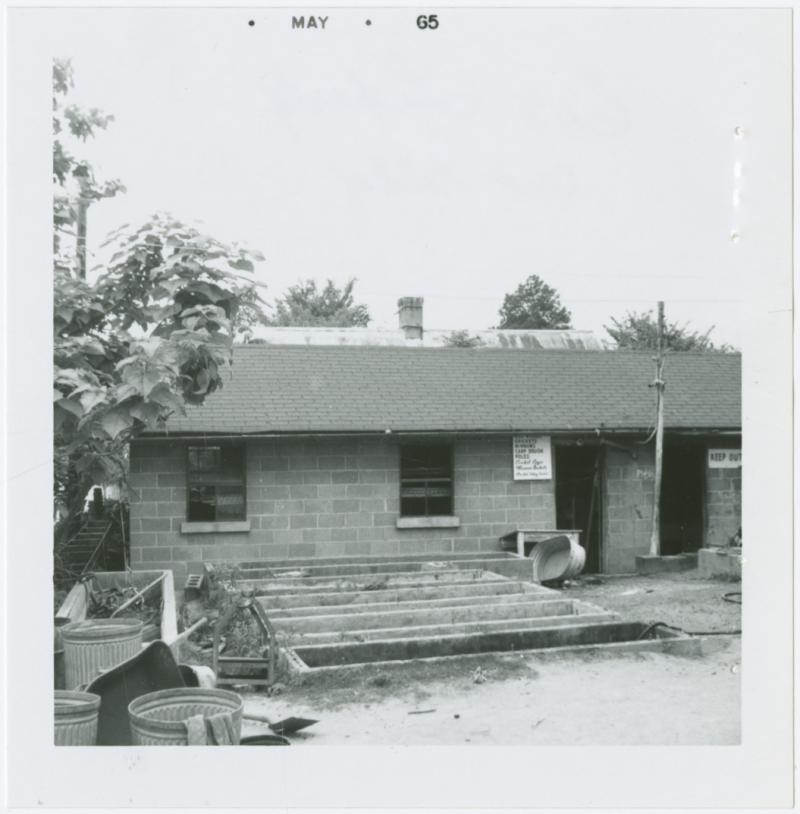 Bait shop building behind 608 Liberty, May 1965.