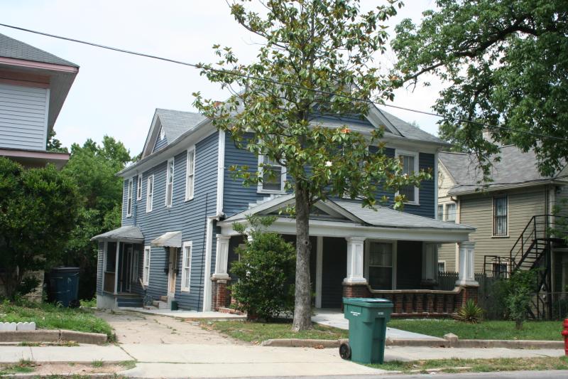 West side of 519 Holloway Street, June 2007.