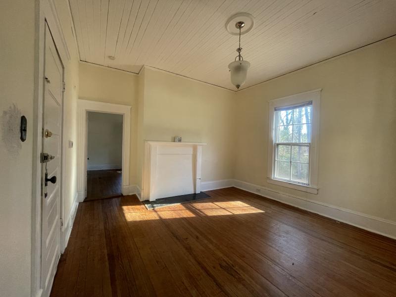 407 Swift A: front room