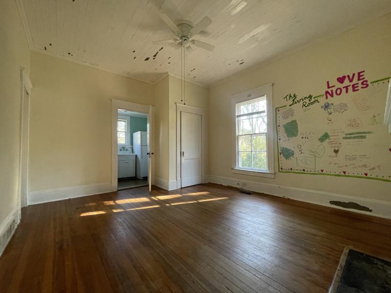 407 Swift A: middle room