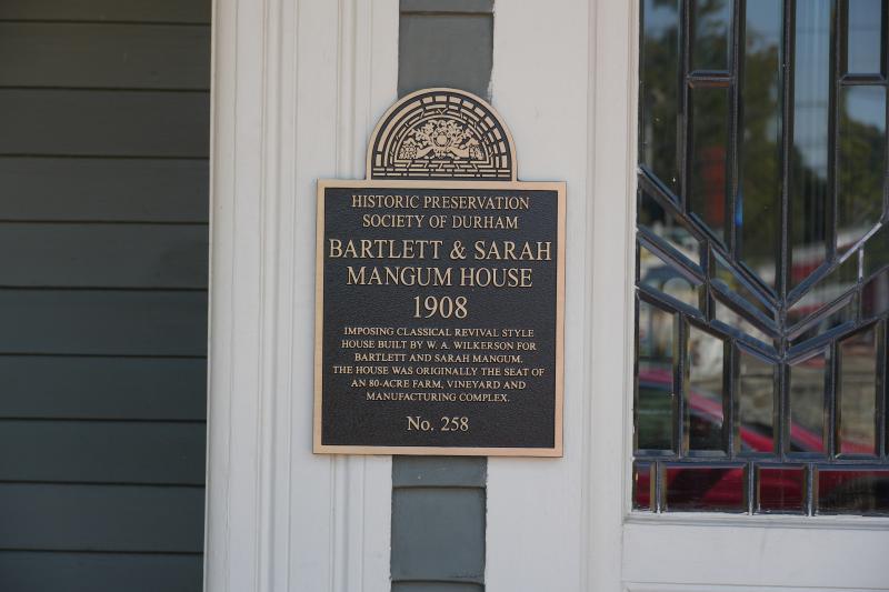 Picture of Preservation Durham Plaque on the Bartlett and Sarah Mangum House