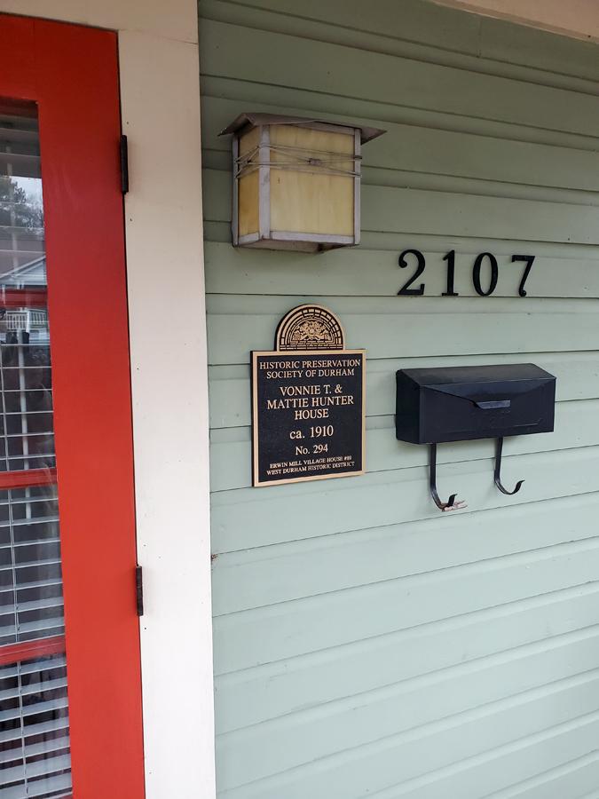 Picture of Preservation Durham Plaque on the Vonnie T. & Mattie Hunter House