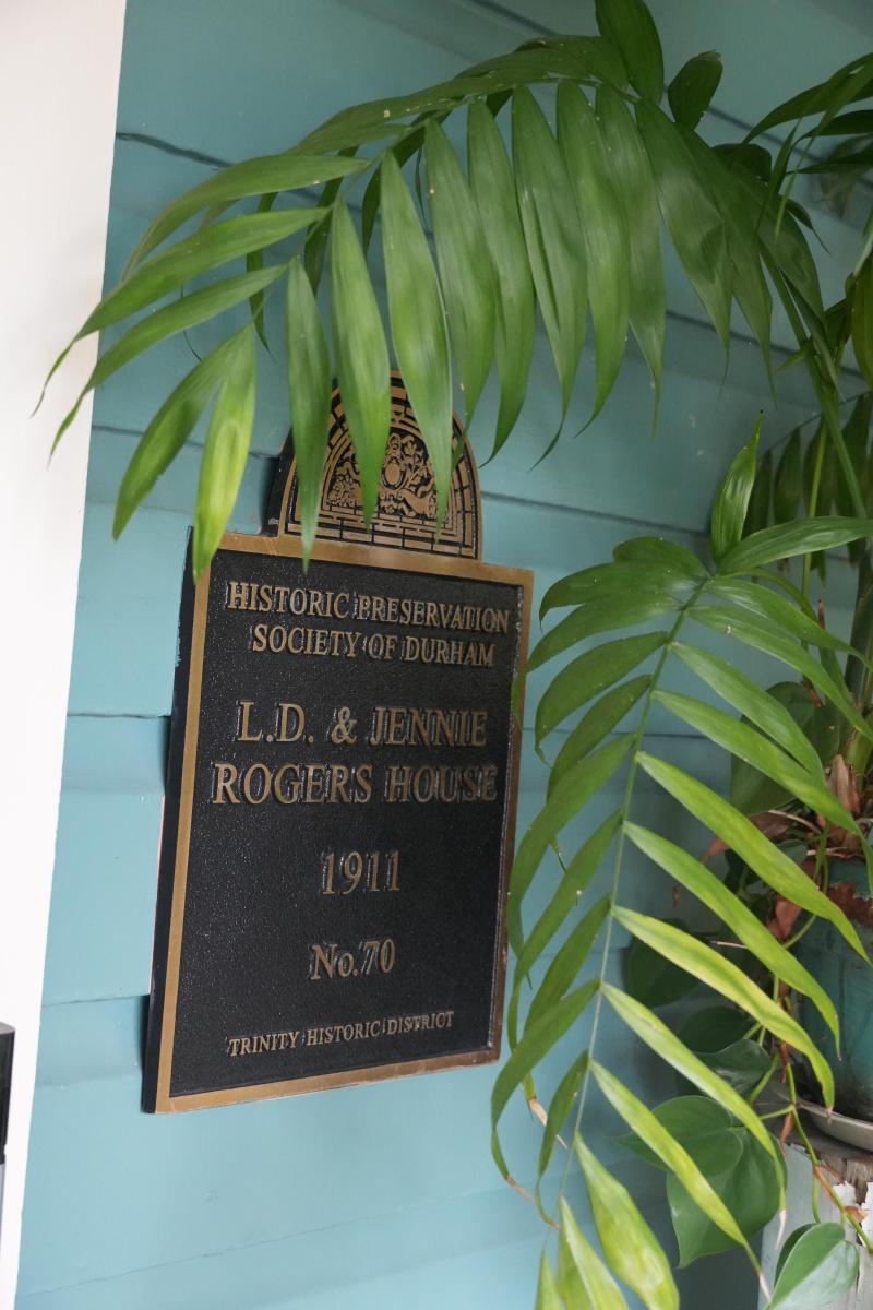 Picture of Preservation Durham Plaque on the L.D. & Jennie Rogers House