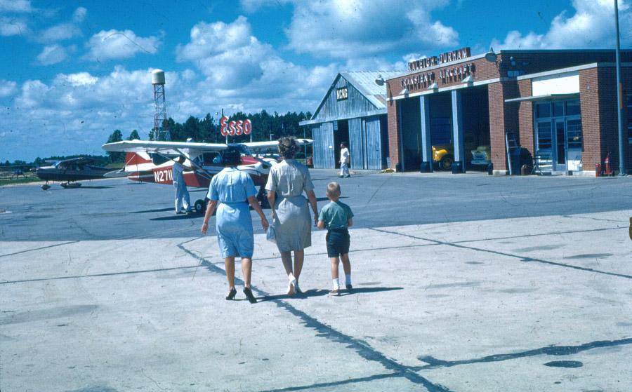 RDU_smallplanes_1950s.jpg