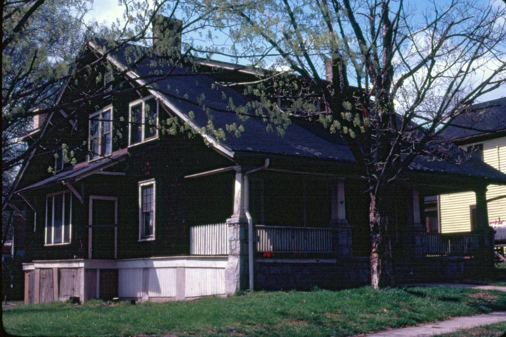 1201Elizabeth_1981.jpg