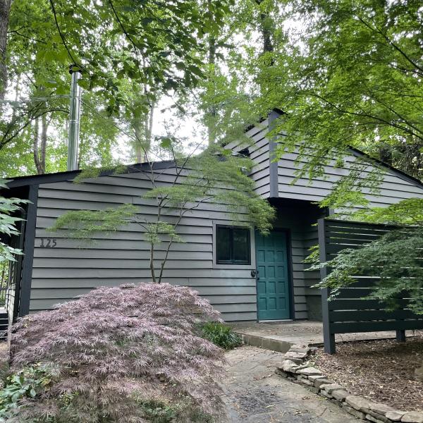 Image of front of modernist design Harkrader home in Durham, NC