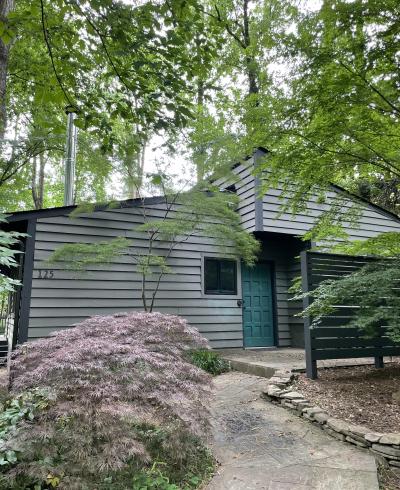 Image of front of modernist design Harkrader home in Durham, NC